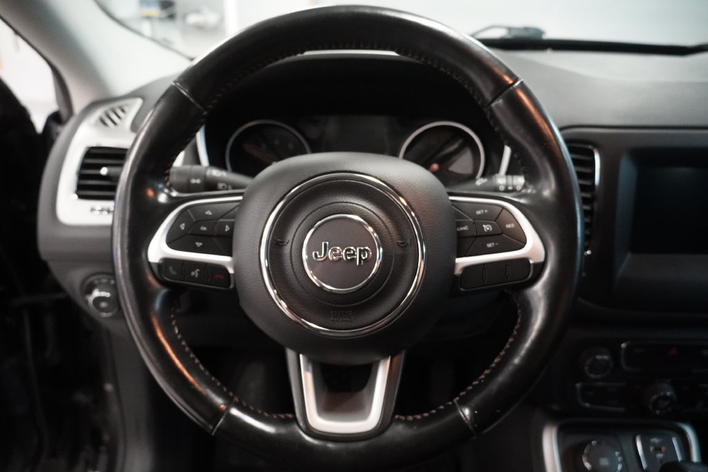 Used 2020 Jeep Compass Latitude w/ Cold Weather Group AWD/4WD image 14