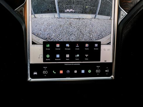 Used 2017 Tesla Model X 75D image 32