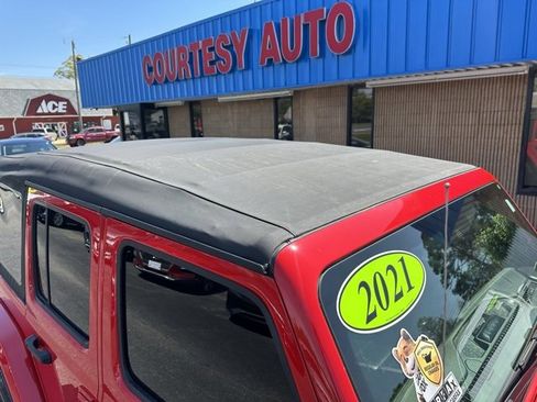 Used 2021 Jeep Wrangler Unlimited Sahara w/ Cold Weather Group image 19