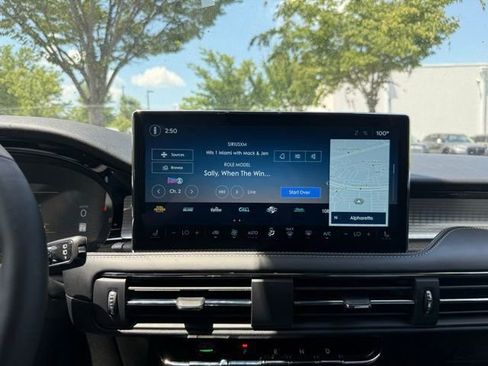 New 2025 Lincoln Corsair FWD image 10