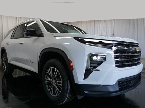 New 2026 Chevrolet Traverse LT w/ Driver Confidence Package FWD image 2