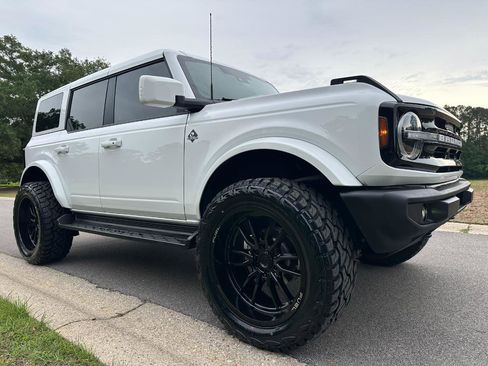 Used 2025 Ford Bronco Outer Banks AWD/4WD image 3