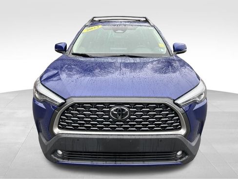 Used 2023 Toyota Corolla Cross XLE w/ Convenience Package image 8