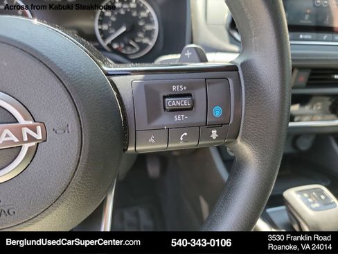 Used 2023 Nissan Rogue SV image 30