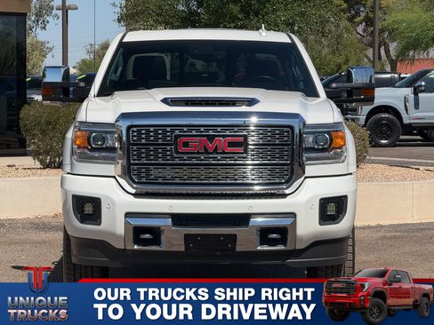 Used 2018 GMC Sierra 2500 Denali w/ Duramax Plus Package AWD/4WD image 2