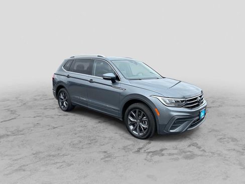 Used 2023 Volkswagen Tiguan SE AWD/4WD image 2