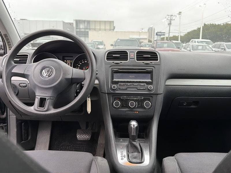 Used 2014 Volkswagen Golf 4-Door FWD image 20