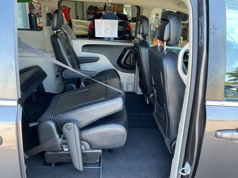Used 2015 Chrysler Town & Country LX FWD image 38