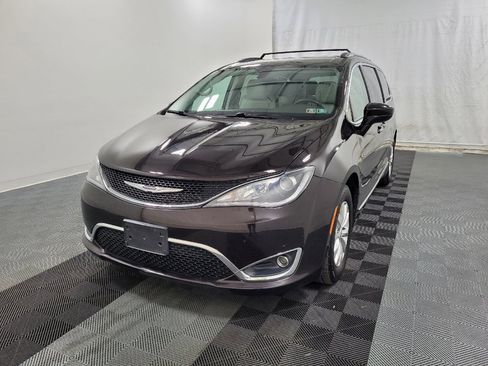 Used 2019 Chrysler Pacifica Touring-L FWD image 15
