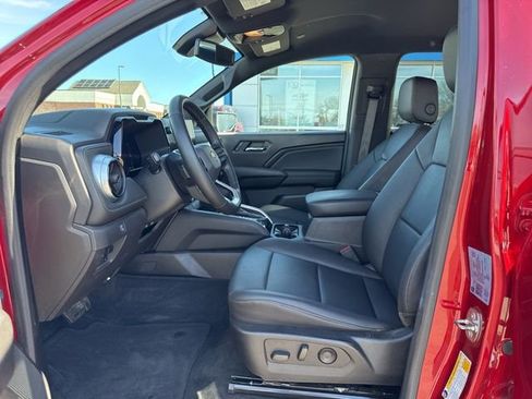 Used 2023 Chevrolet Colorado LT w/ LT Convenience Package III image 12