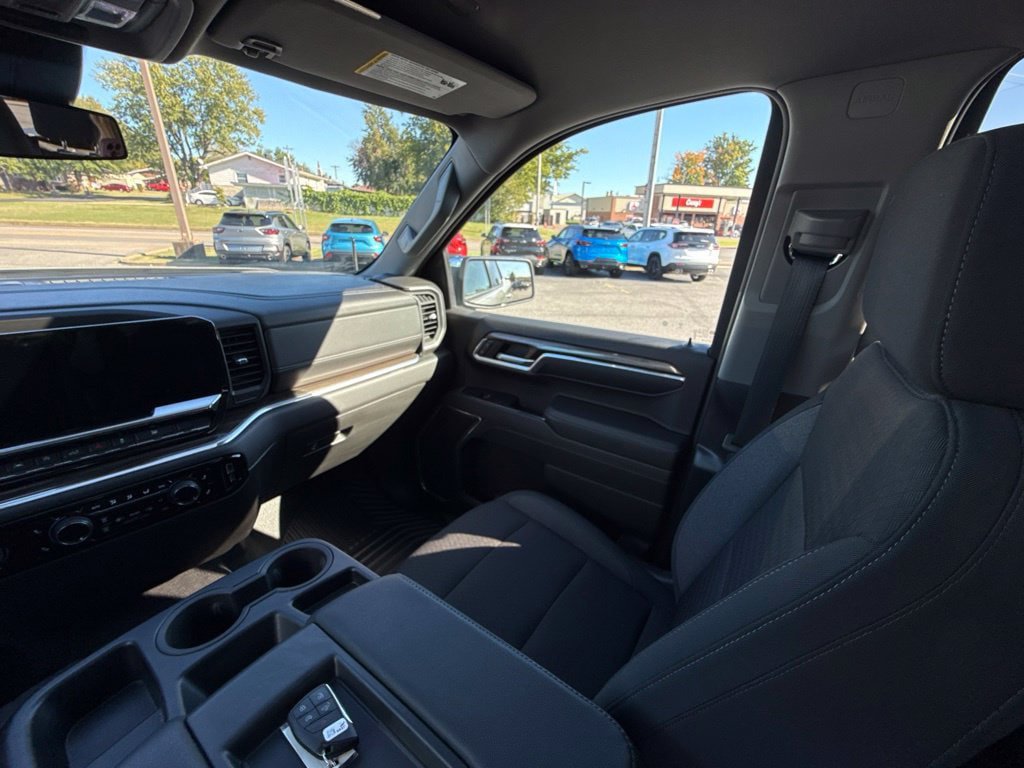 Used 2024 Chevrolet Silverado 1500 LT AWD/4WD image 16