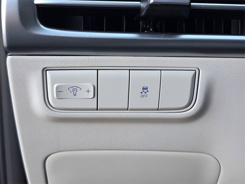 Certified 2025 Hyundai Tucson SE image 24