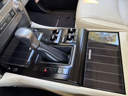 Used 2021 Lexus GX 460 Luxury w/ Sport Design Package AWD/4WD image 27