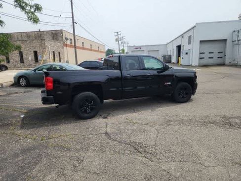Used 2017 Chevrolet Silverado 1500 LT w/ Midnight Edition AWD/4WD image 14