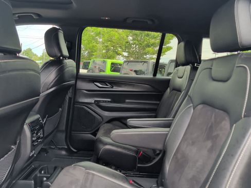 Used 2023 Jeep Grand Cherokee L Laredo AWD/4WD image 30