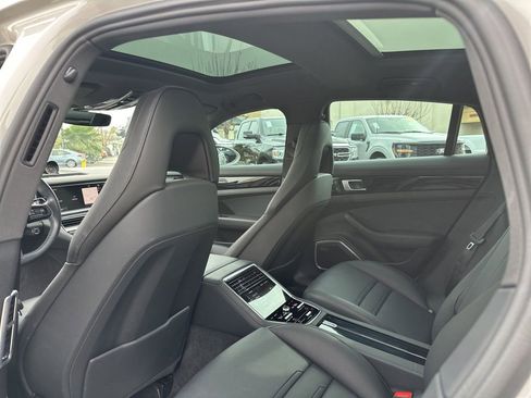 Used 2022 Porsche Panamera 4S image 11