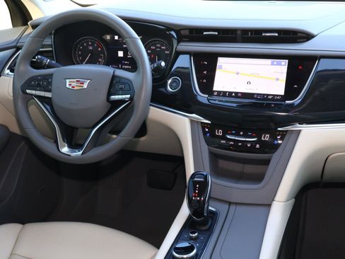 Used 2024 Cadillac XT6 Premium Luxury w/ Technology Package image 9