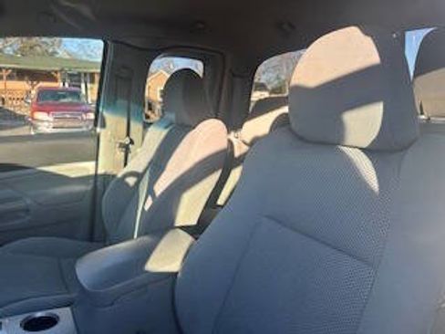 Used 2011 Toyota Tacoma PreRunner image 4