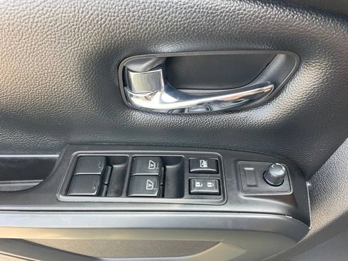Used 2018 Nissan Titan SV w/ SV Convenience Package AWD/4WD image 27