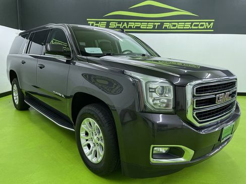 Used 2017 GMC Yukon XL SLT image 2