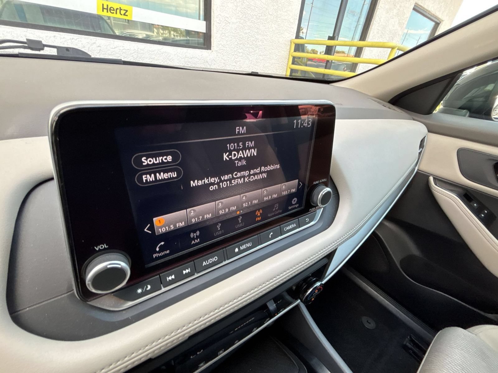 Used 2025 Nissan Rogue SV AWD/4WD image 24