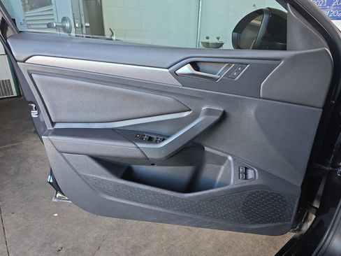 Certified 2023 Volkswagen Jetta SE image 13