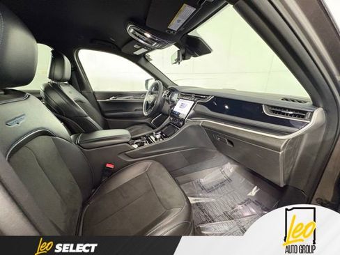 Used 2022 Jeep Grand Cherokee Trailhawk w/ Luxury Tech Group III AWD/4WD image 19