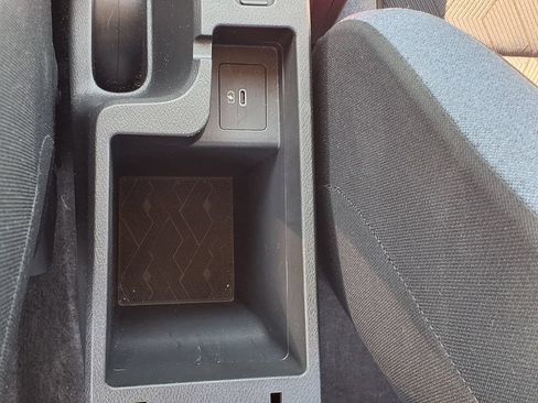 Used 2025 Nissan Versa SV FWD image 35