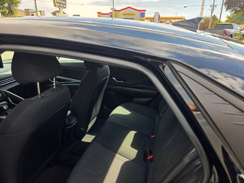 Used 2023 Hyundai Elantra SE FWD image 18