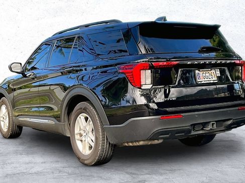 Used 2025 Ford Explorer Active RWD image 12