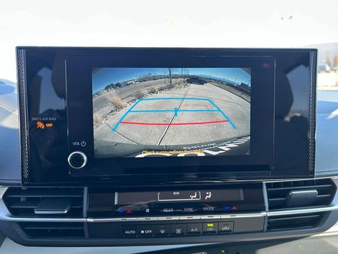 Used 2025 Toyota Sienna LE image 21