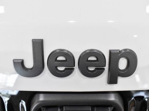 Used 2024 Jeep Compass Latitude w/ Convenience Group AWD/4WD image 10