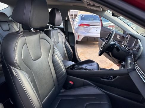 Used 2024 Hyundai Elantra Limited image 33