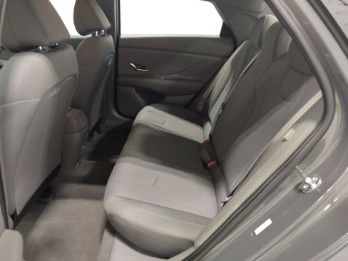 Used 2025 Hyundai Elantra SE FWD image 18