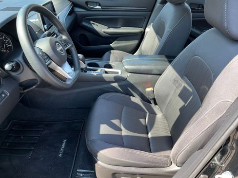 Used 2025 Nissan Altima 2.5 SV image 27