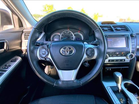 Used 2014 Toyota Camry SE image 5