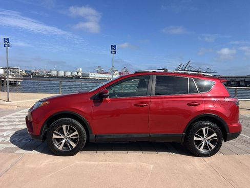 Used 2016 Toyota RAV4 XLE w/ Convenience Package FWD image 2