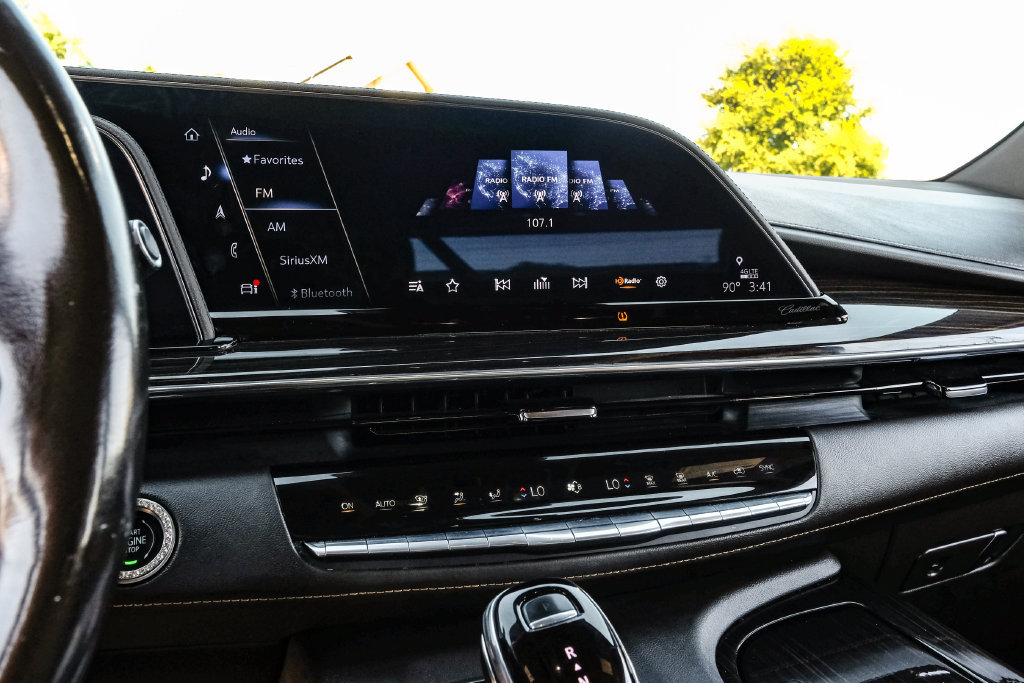 Used 2022 Cadillac Escalade Premium Luxury AWD/4WD image 25