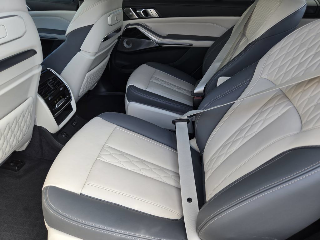 Certified 2024 BMW X7 M60i w/ Executive Package AWD/4WD image 33