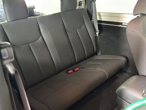 Used 2017 Jeep Wrangler Sport AWD/4WD image 13