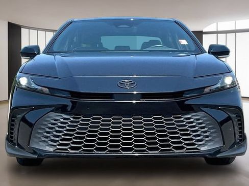 Used 2025 Toyota Camry SE w/ Convenience Package FWD image 2