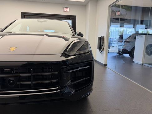 New 2026 Porsche Cayenne Coupe AWD/4WD image 22