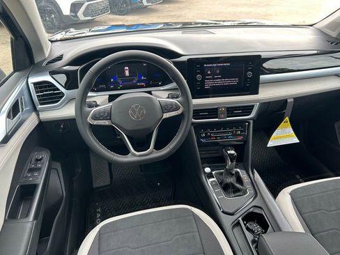 New 2026 Volkswagen Taos SE image 11