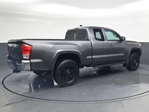 Used 2016 Toyota Tacoma SR5 w/ SR5 Appearance Package (SN) AWD/4WD image 4