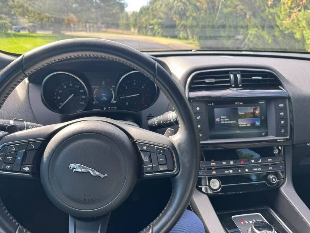 Used 2017 Jaguar F-PACE Premium AWD/4WD image 11
