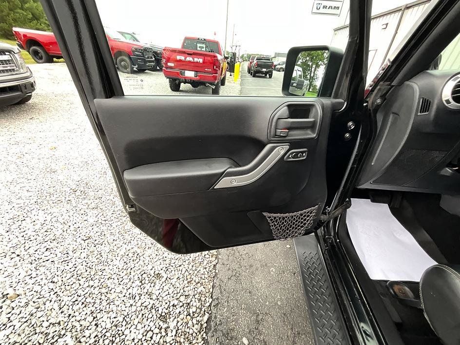 Used 2012 Jeep Wrangler Unlimited Sahara w/ Dual Top Group AWD/4WD image 12