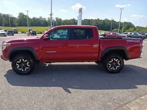 Used 2021 Toyota Tacoma TRD Off-Road AWD/4WD image 6