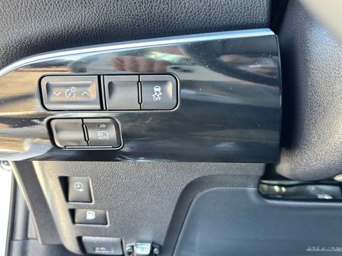 Certified 2022 Toyota Prius Prime XLE image 29