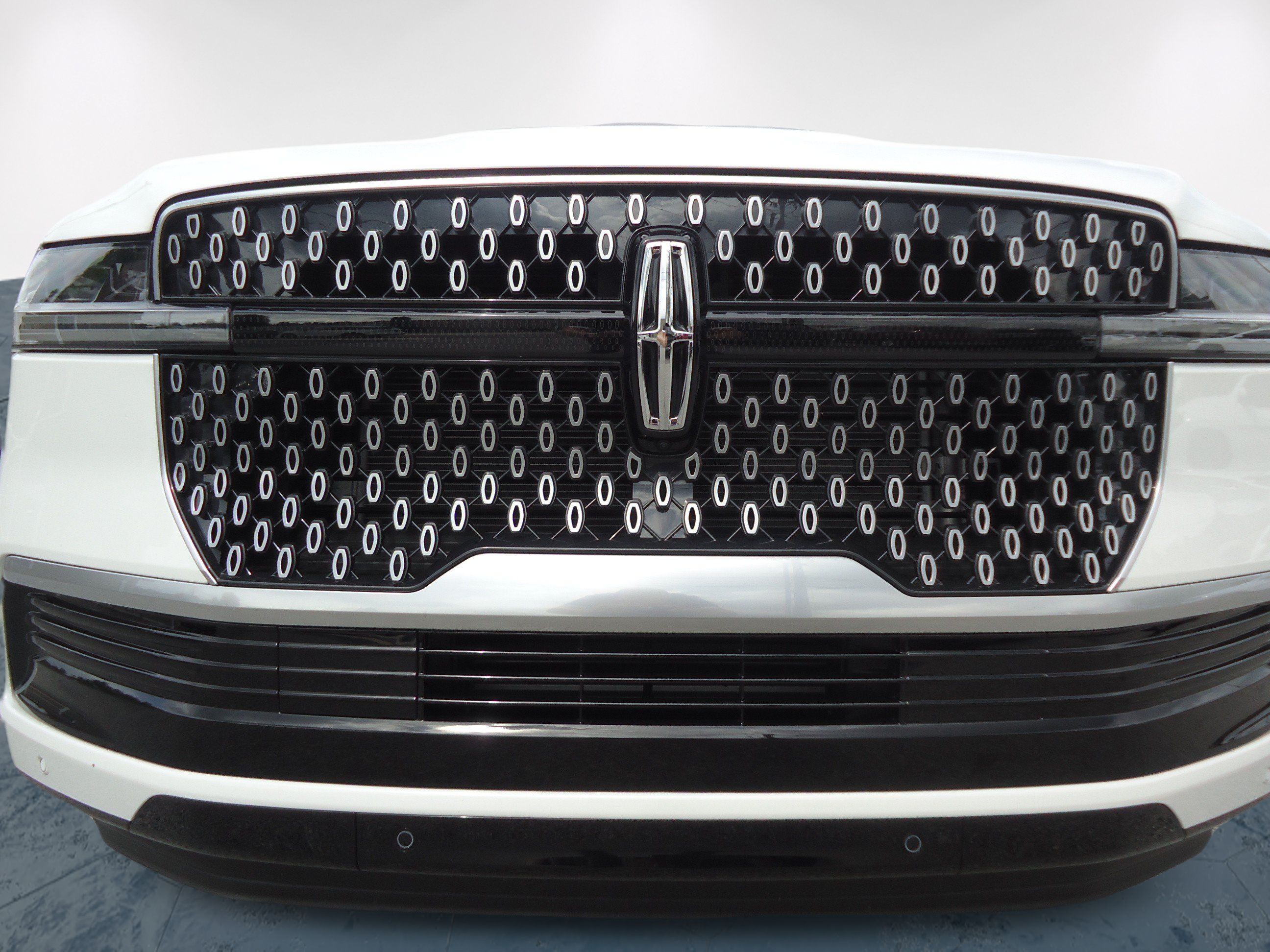 Used 2026 Lincoln Navigator Reserve AWD/4WD image 9