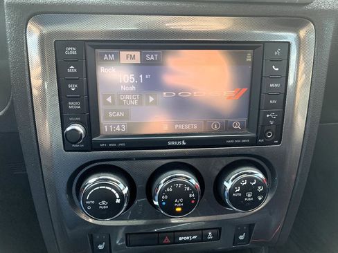 Used 2014 Dodge Challenger SXT RWD image 17